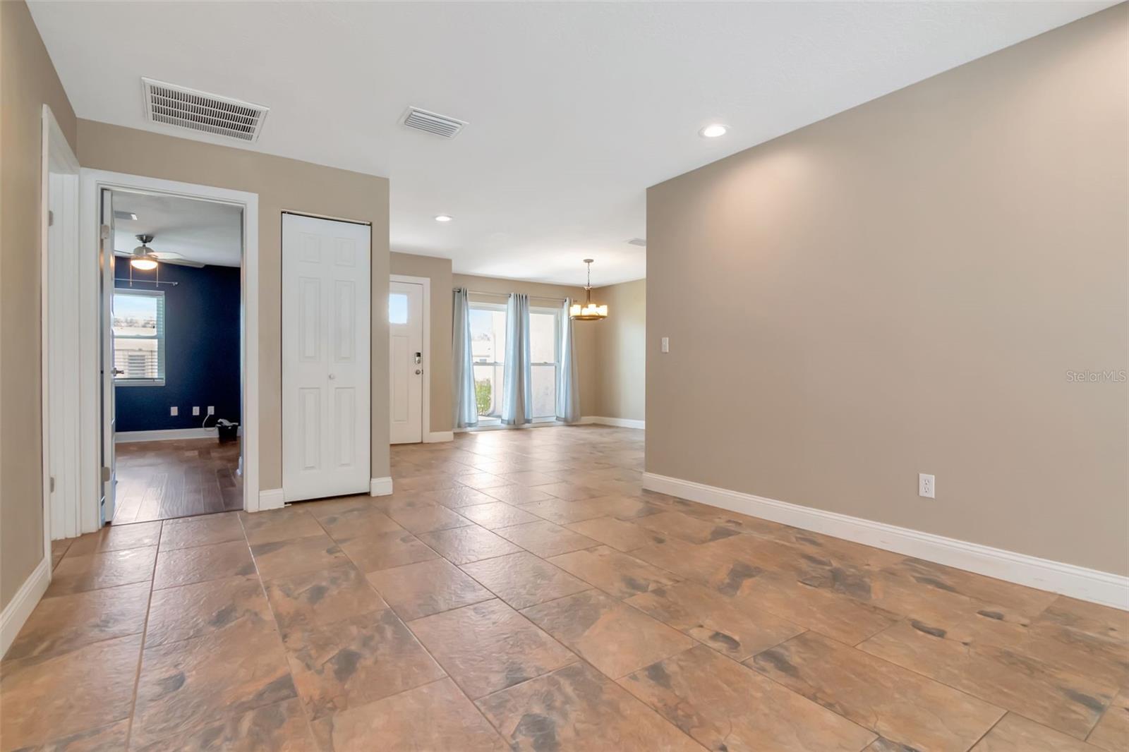 16120 OAKMANOR DR, TAMPA, FL, 33624