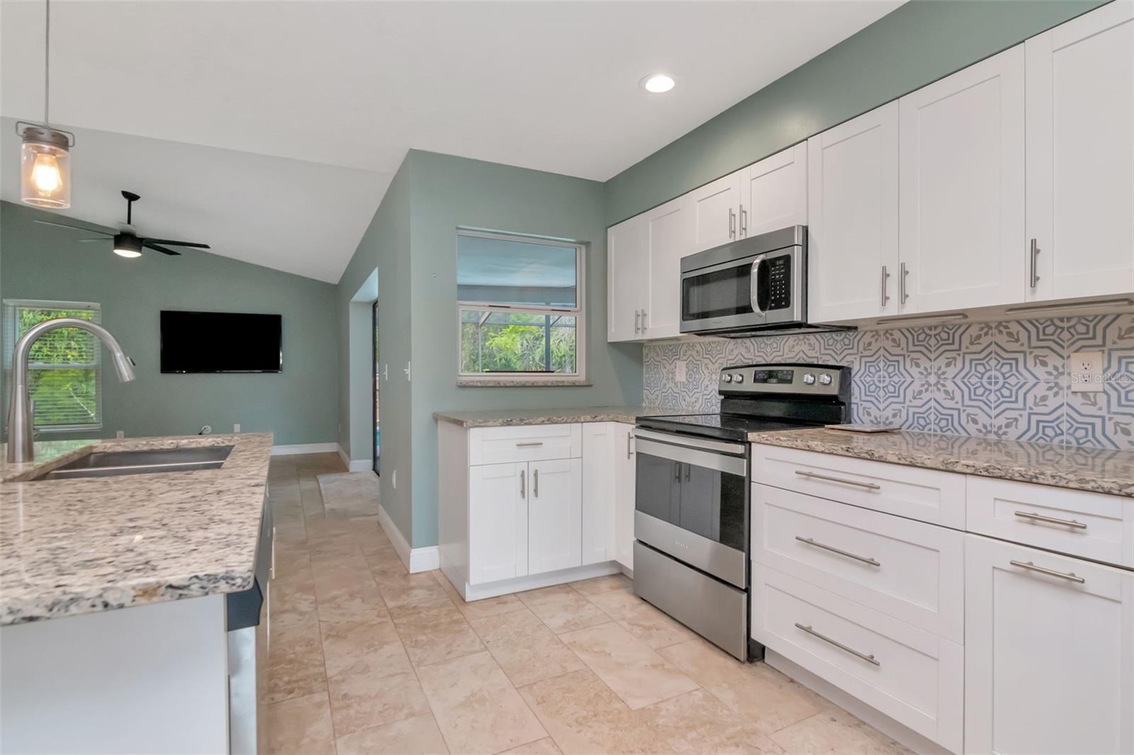 16120 OAKMANOR DR, TAMPA, FL, 33624