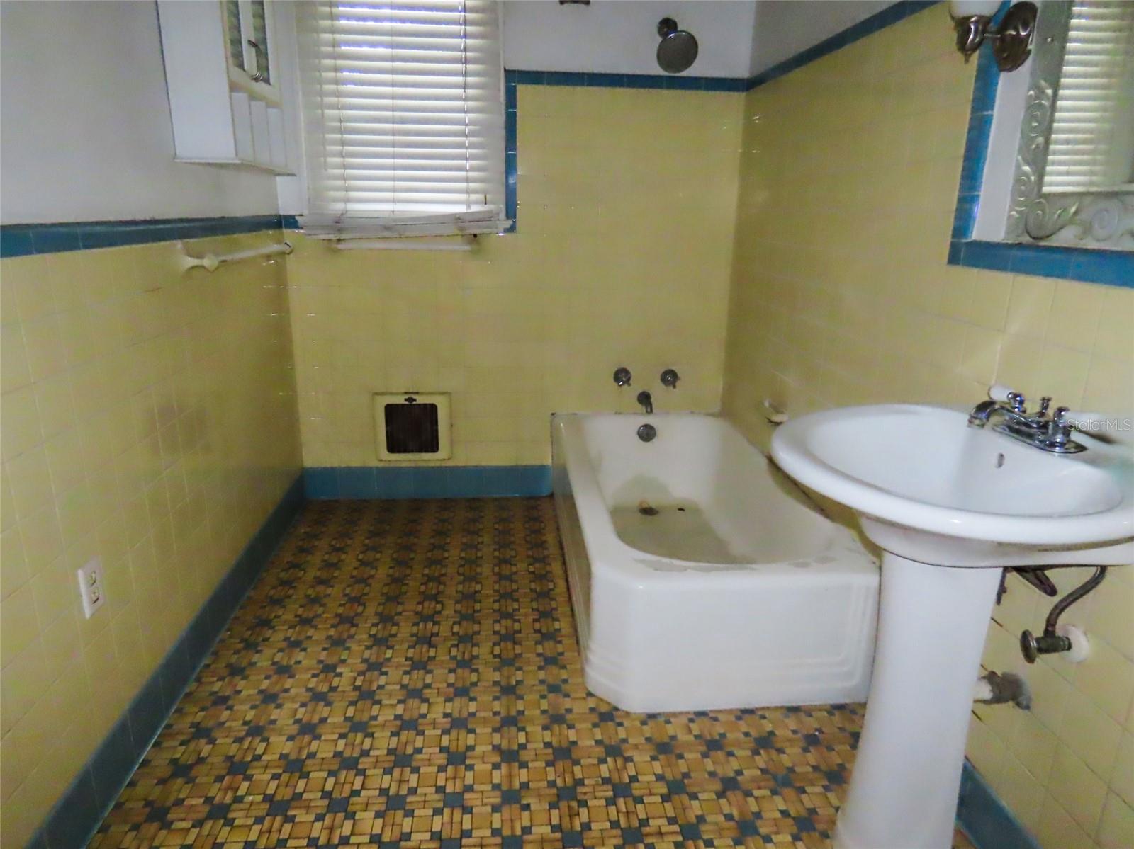 408 27TH ST W, BRADENTON, FL, 34205