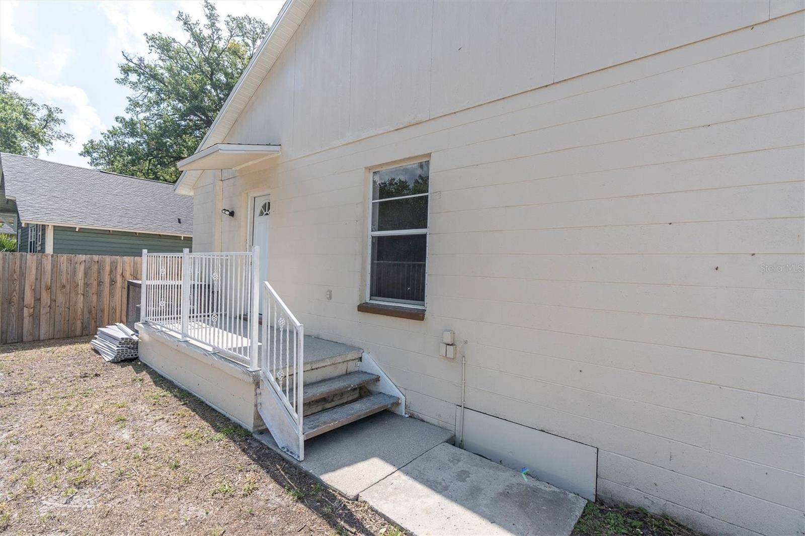 802 E NORTH BAY ST, TAMPA, FL, 33603