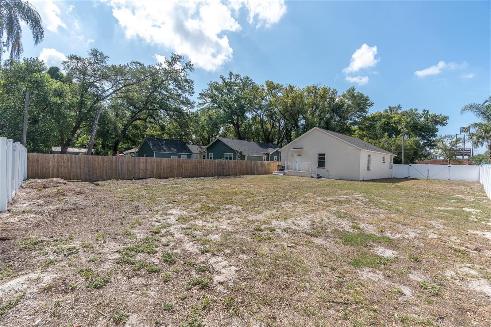 802 E NORTH BAY ST, TAMPA, FL, 33603