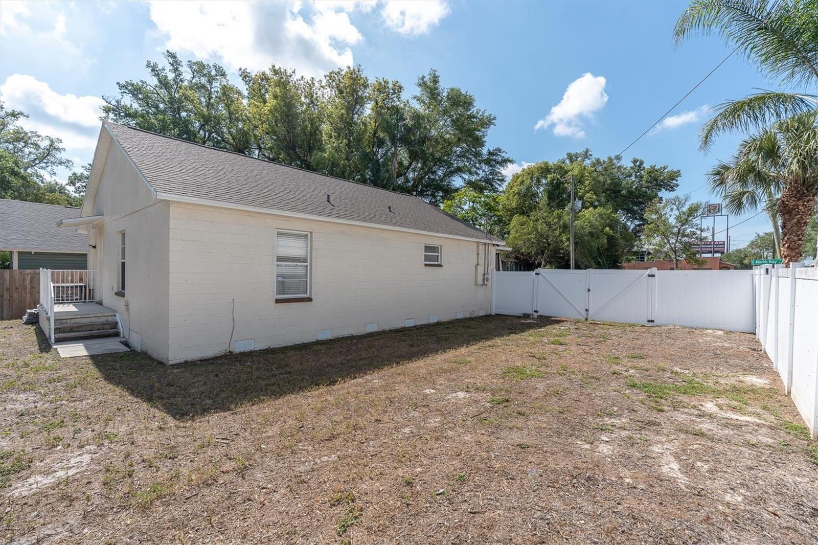 802 E NORTH BAY ST, TAMPA, FL, 33603