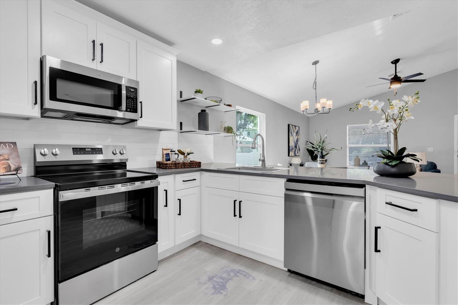 802 E NORTH BAY ST, TAMPA, FL, 33603