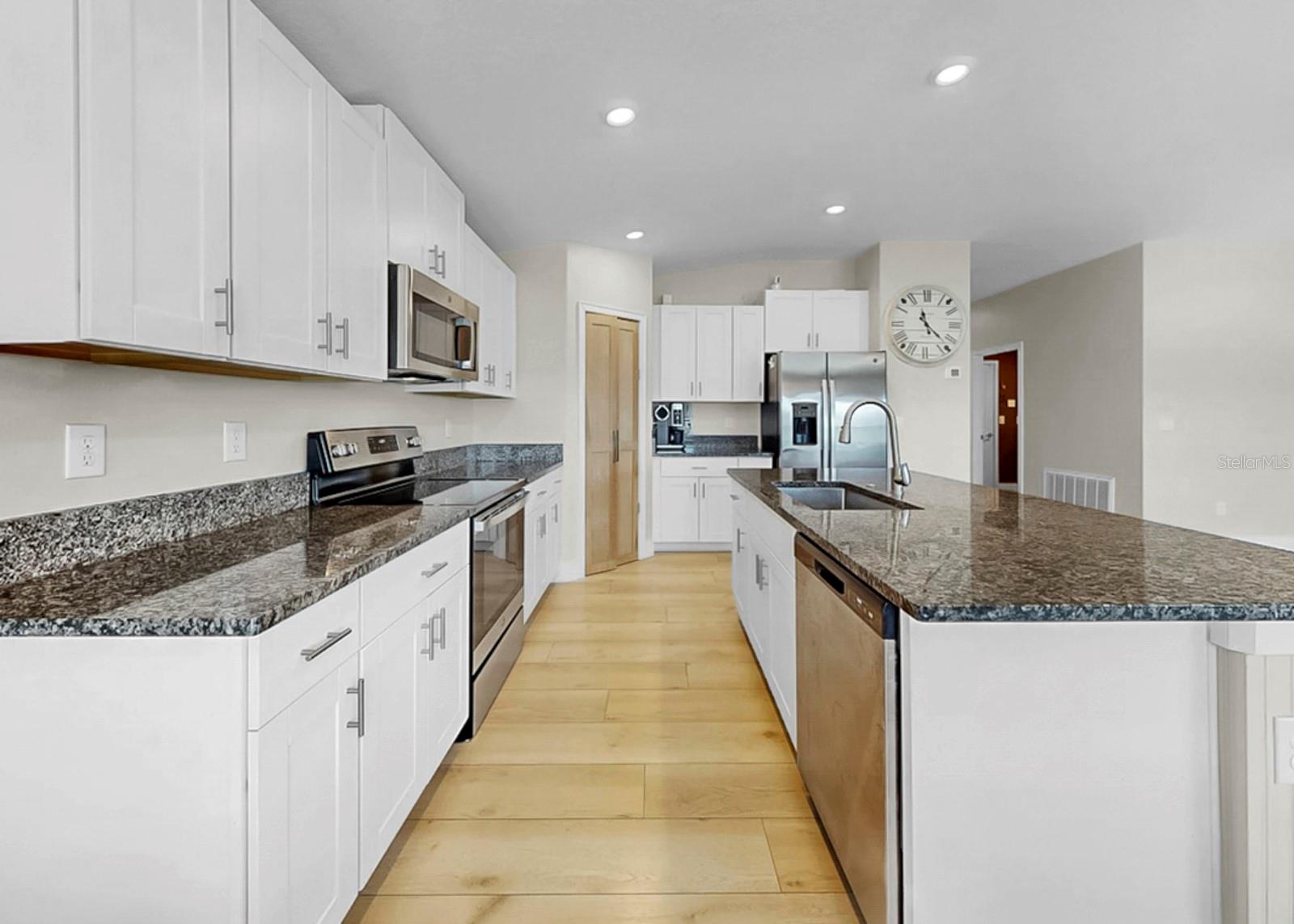 13327 GREAT PLAINS DR, RIVERVIEW, FL, 33579