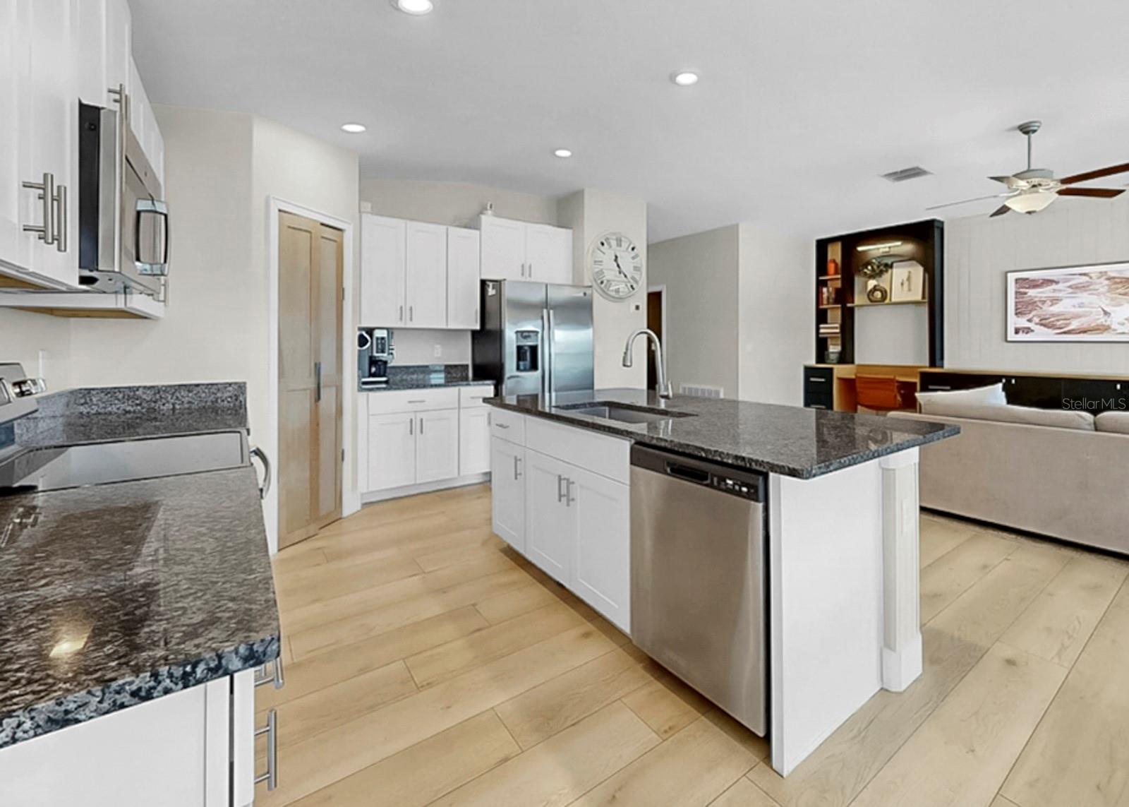 13327 GREAT PLAINS DR, RIVERVIEW, FL, 33579