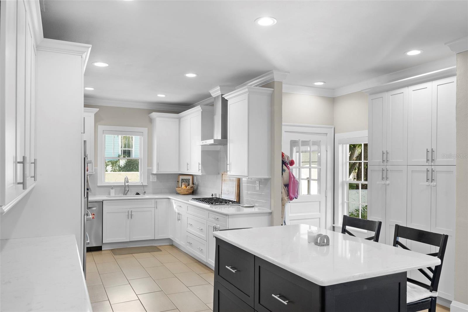 2943 W BAYSHORE CT, TAMPA, FL, 33611