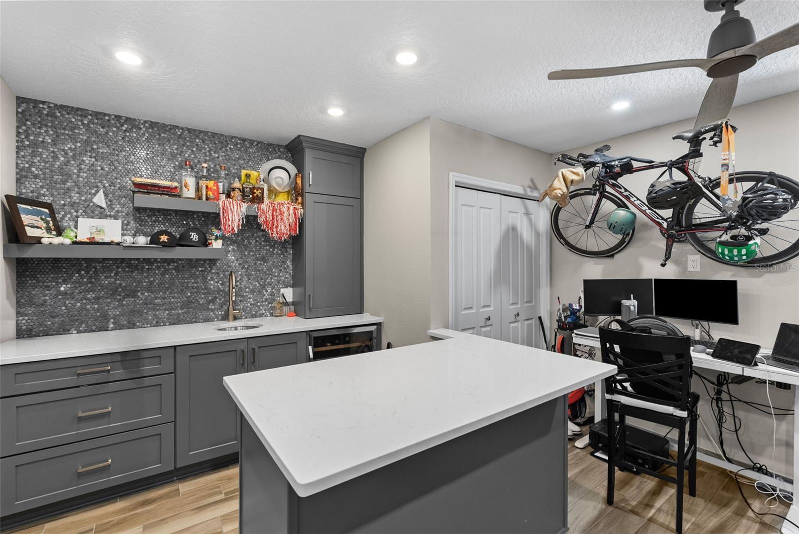 2943 W BAYSHORE CT, TAMPA, FL, 33611