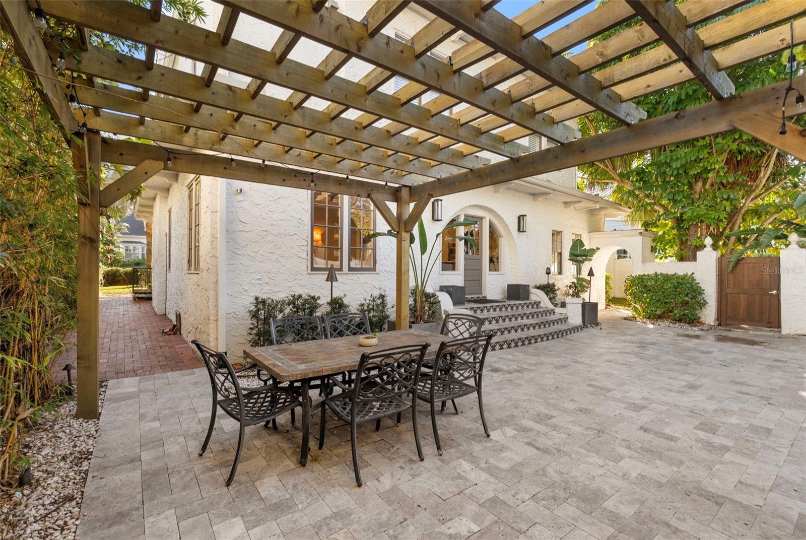 2943 W BAYSHORE CT, TAMPA, FL, 33611