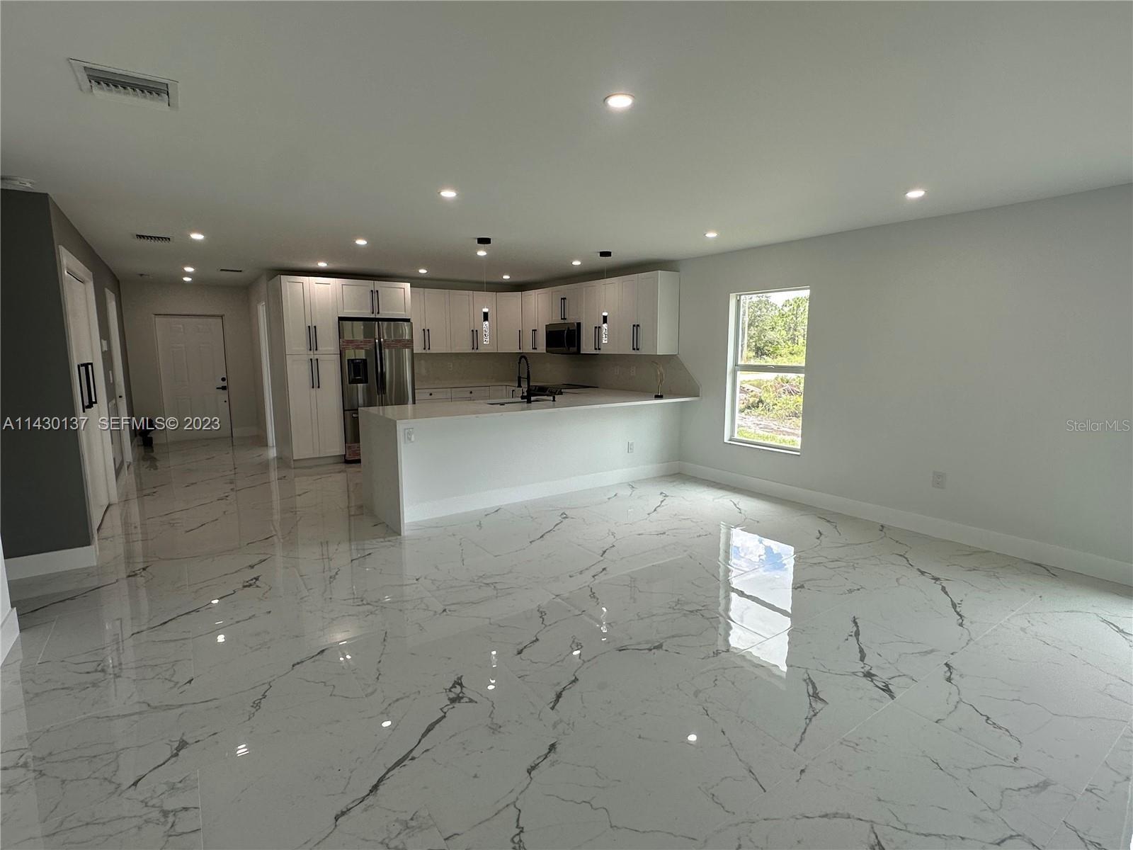 1125 MILWAUKEE BLVD, LEHIGH ACRES, FL, 33974