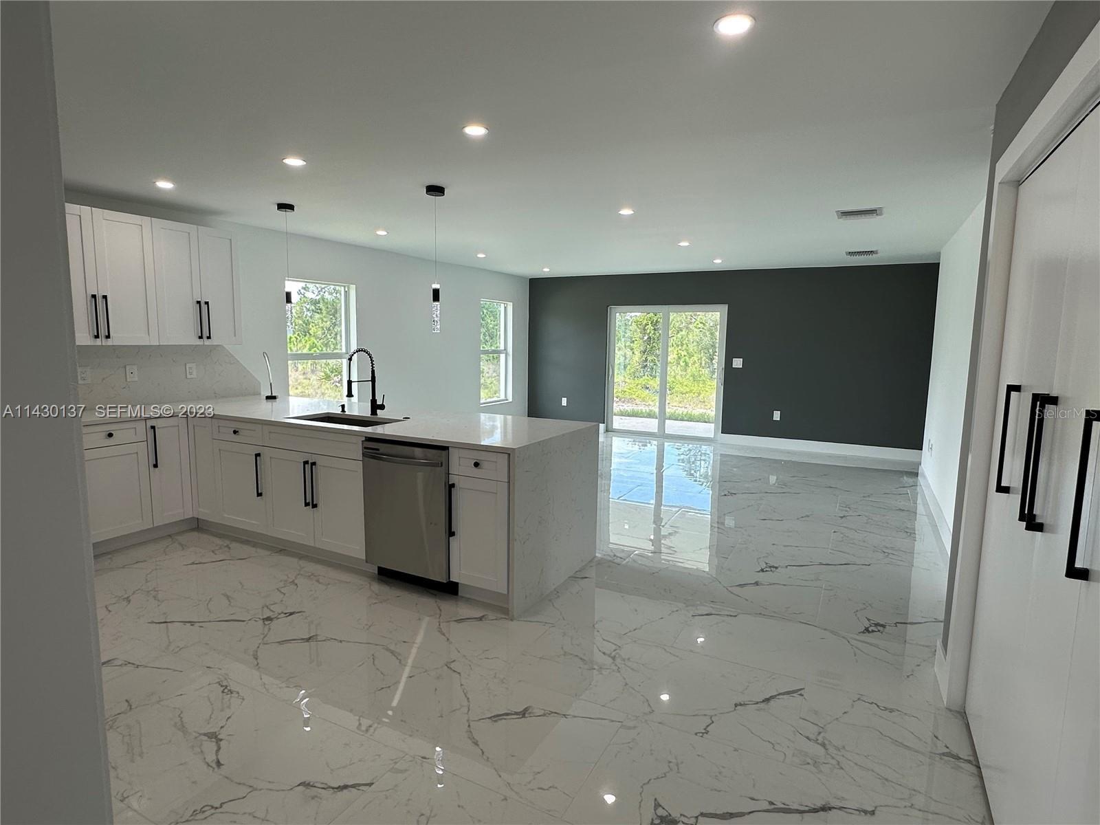 1125 MILWAUKEE BLVD, LEHIGH ACRES, FL, 33974