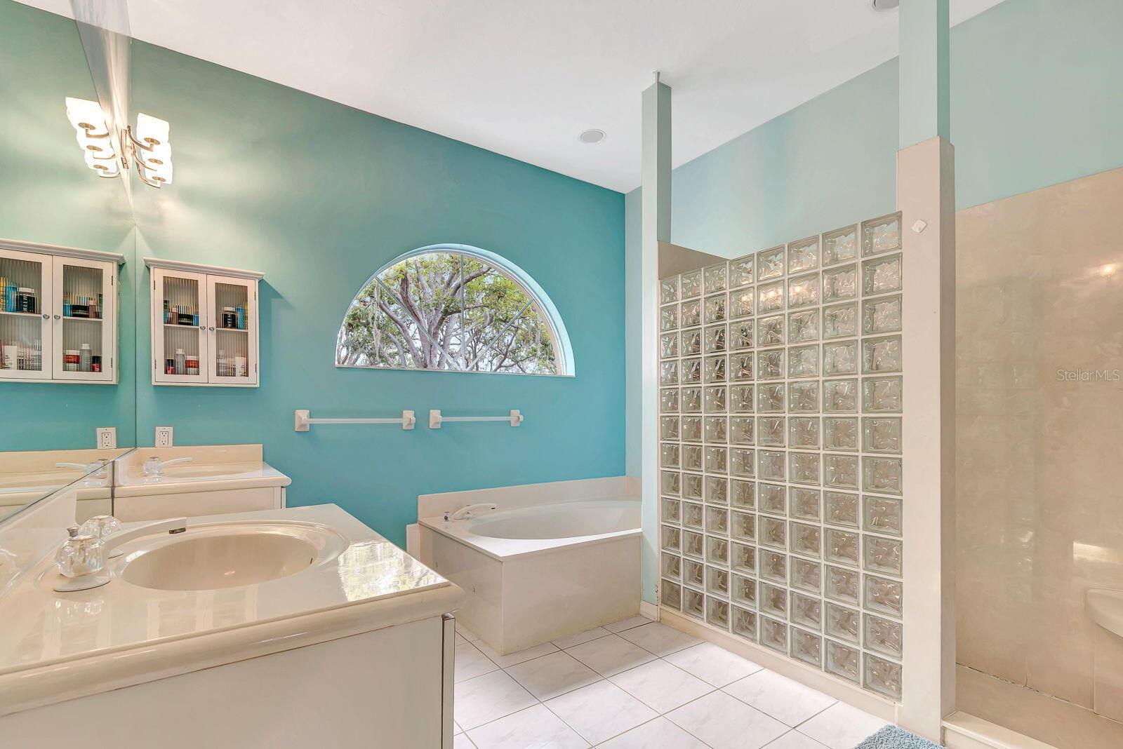 7212 N SERENOA DR, SARASOTA, FL, 34241