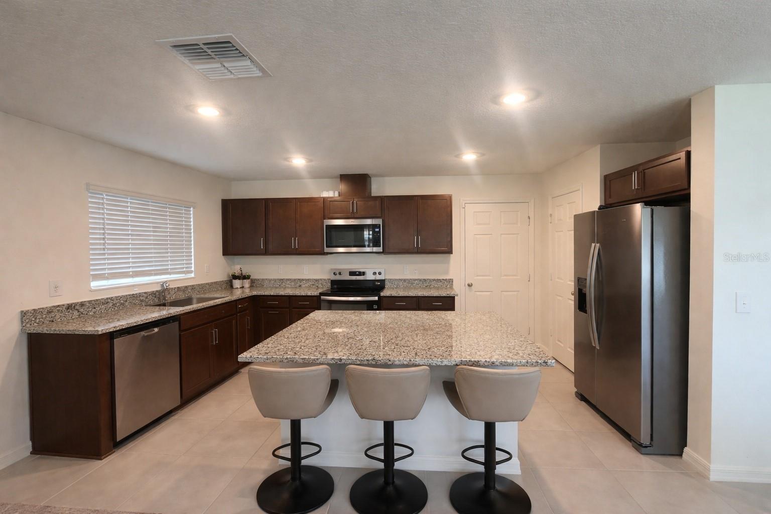 8328 WILDER PINES AVE, LAKELAND, FL, 33809