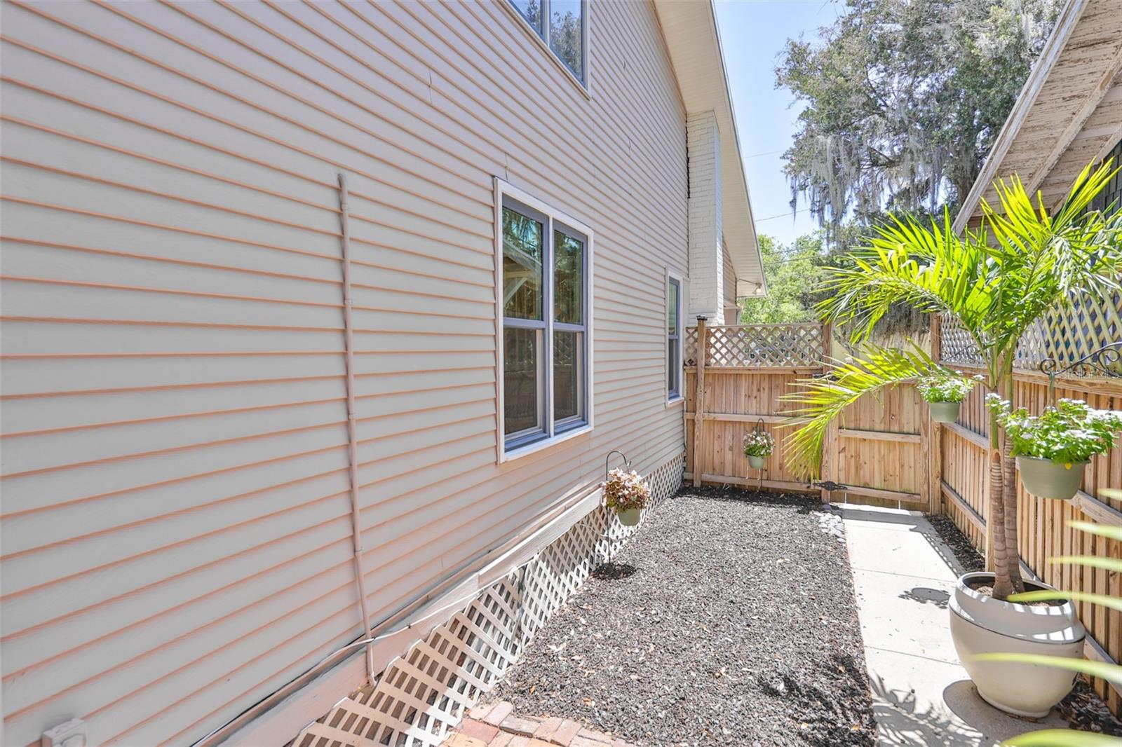 1615 W WATROUS AVE, TAMPA, FL, 33606