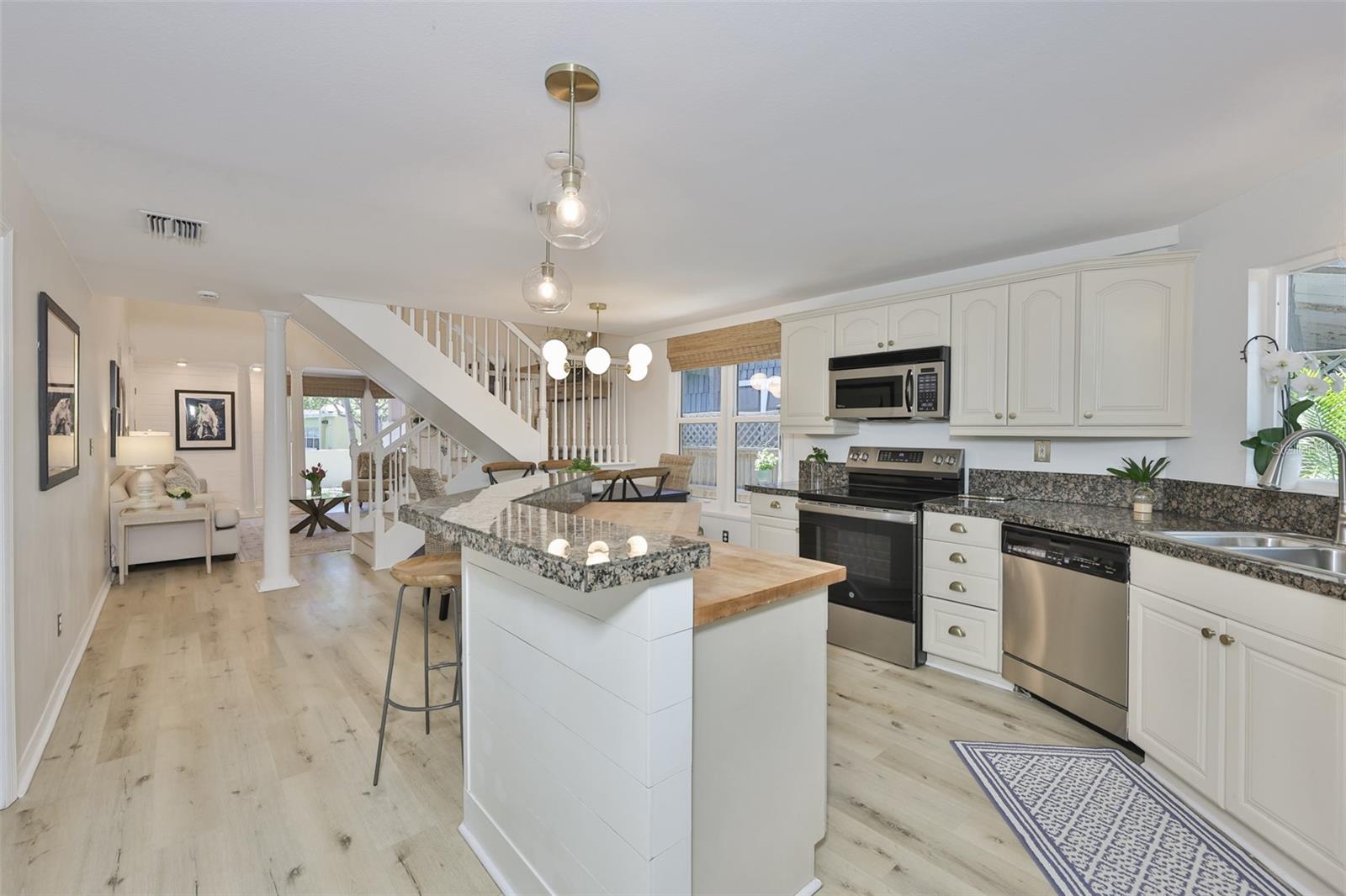 1615 W WATROUS AVE, TAMPA, FL, 33606