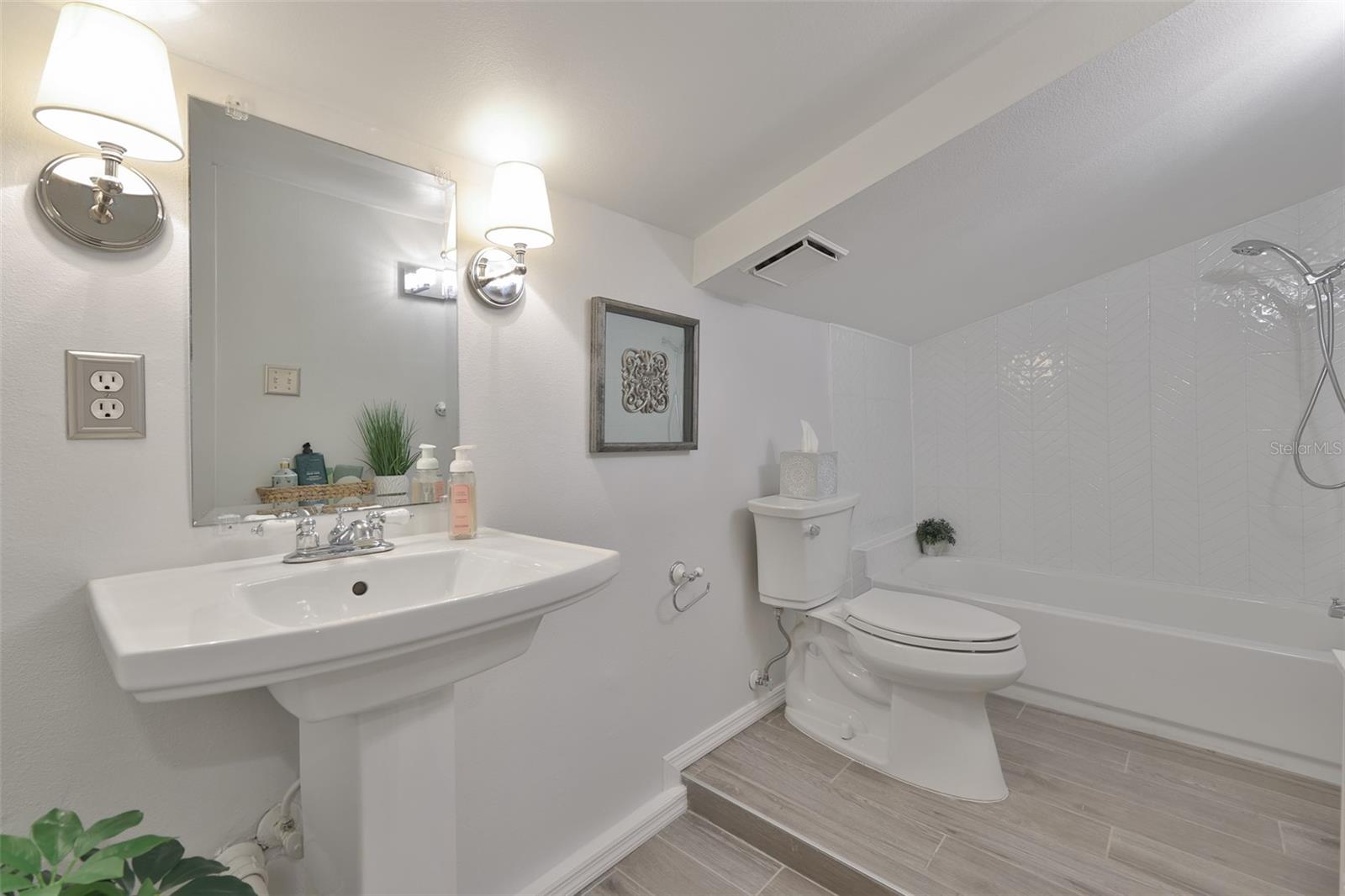 1615 W WATROUS AVE, TAMPA, FL, 33606