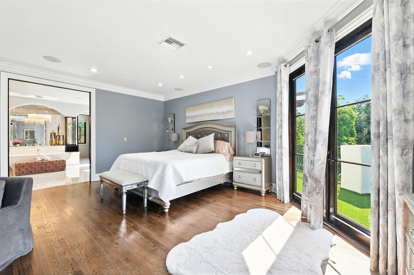 4555 W SWANN AVE, TAMPA, FL, 33609