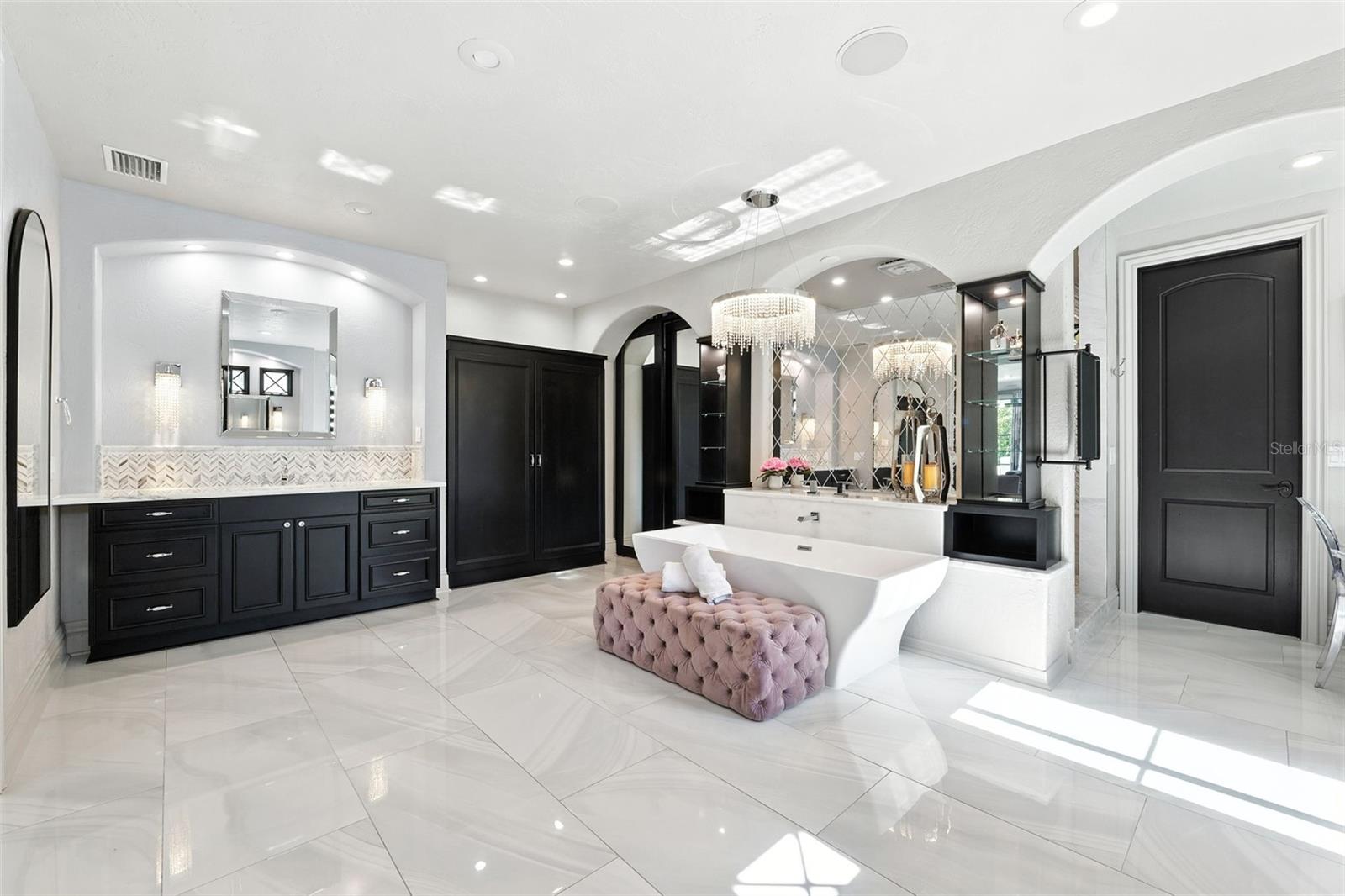 4555 W SWANN AVE, TAMPA, FL, 33609