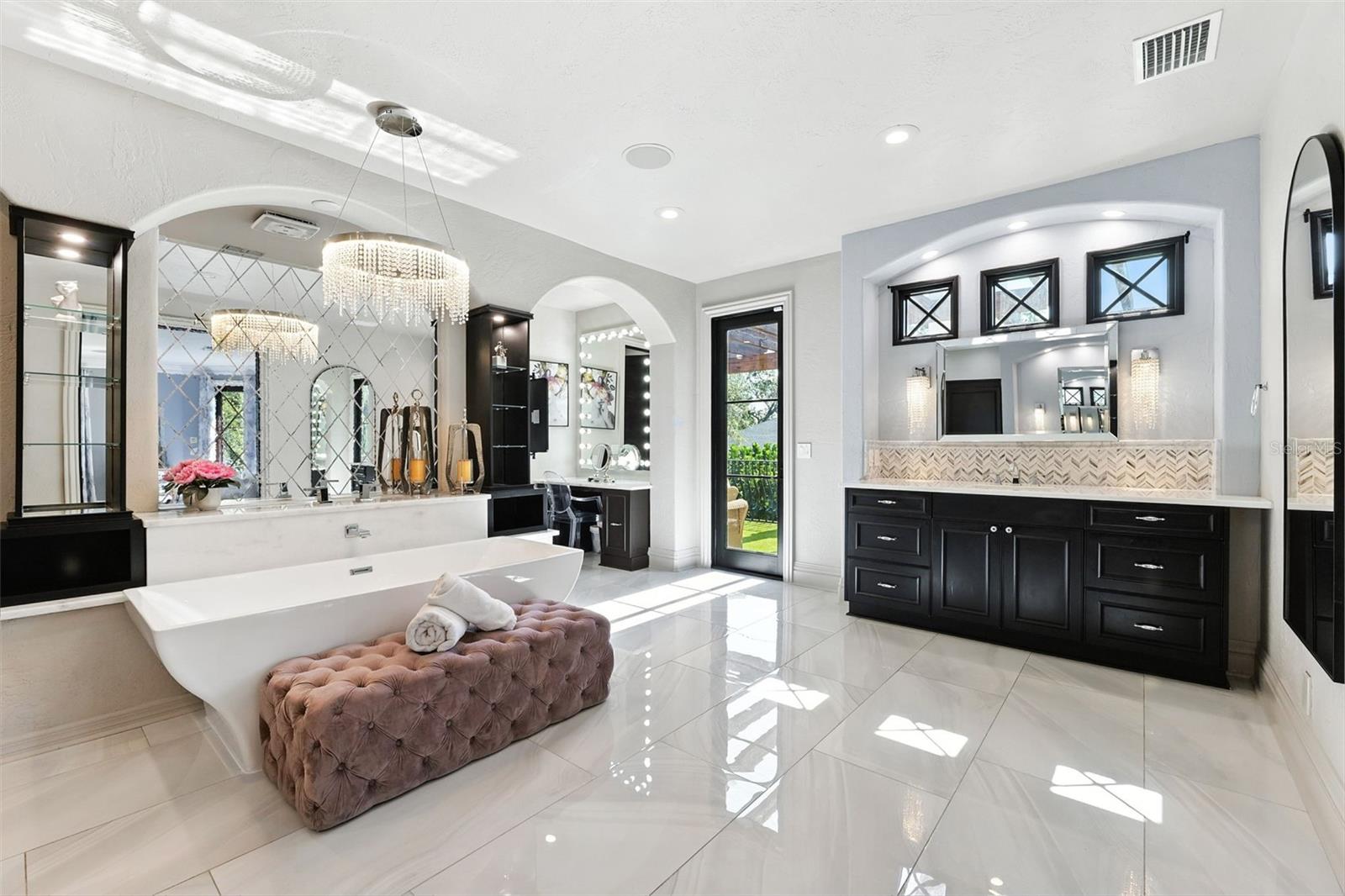 4555 W SWANN AVE, TAMPA, FL, 33609