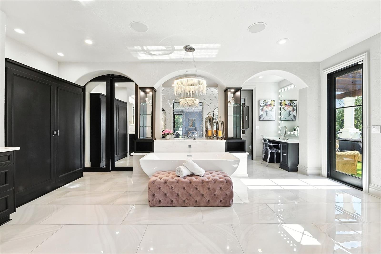 4555 W SWANN AVE, TAMPA, FL, 33609