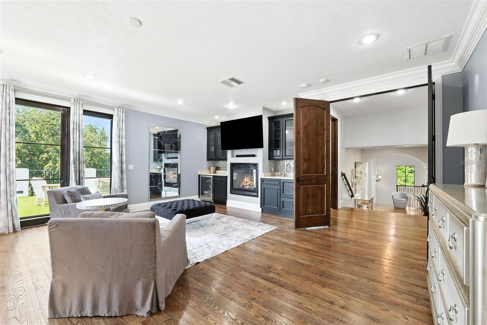 4555 W SWANN AVE, TAMPA, FL, 33609