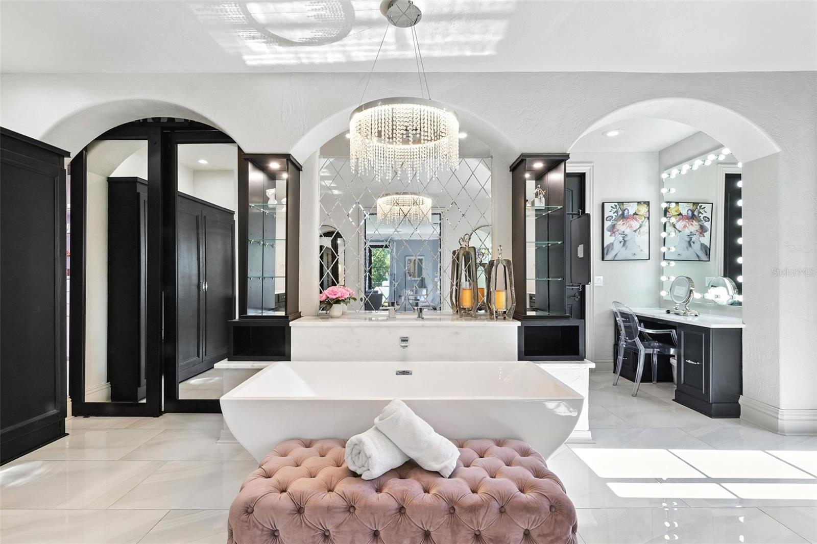 4555 W SWANN AVE, TAMPA, FL, 33609