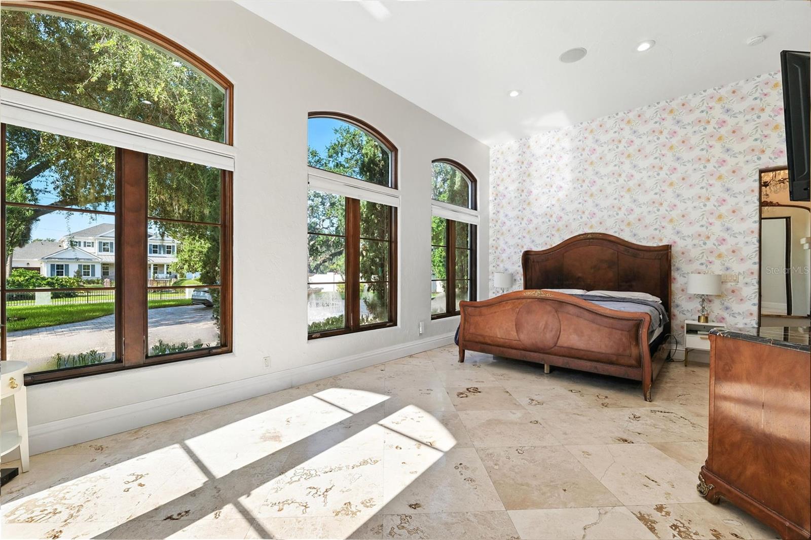 4555 W SWANN AVE, TAMPA, FL, 33609