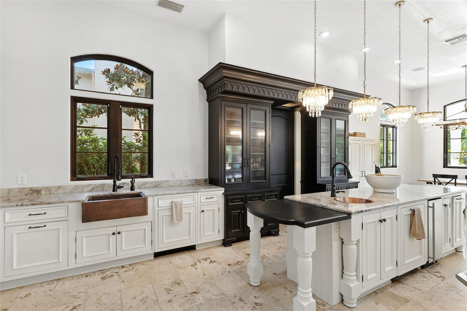 4555 W SWANN AVE, TAMPA, FL, 33609