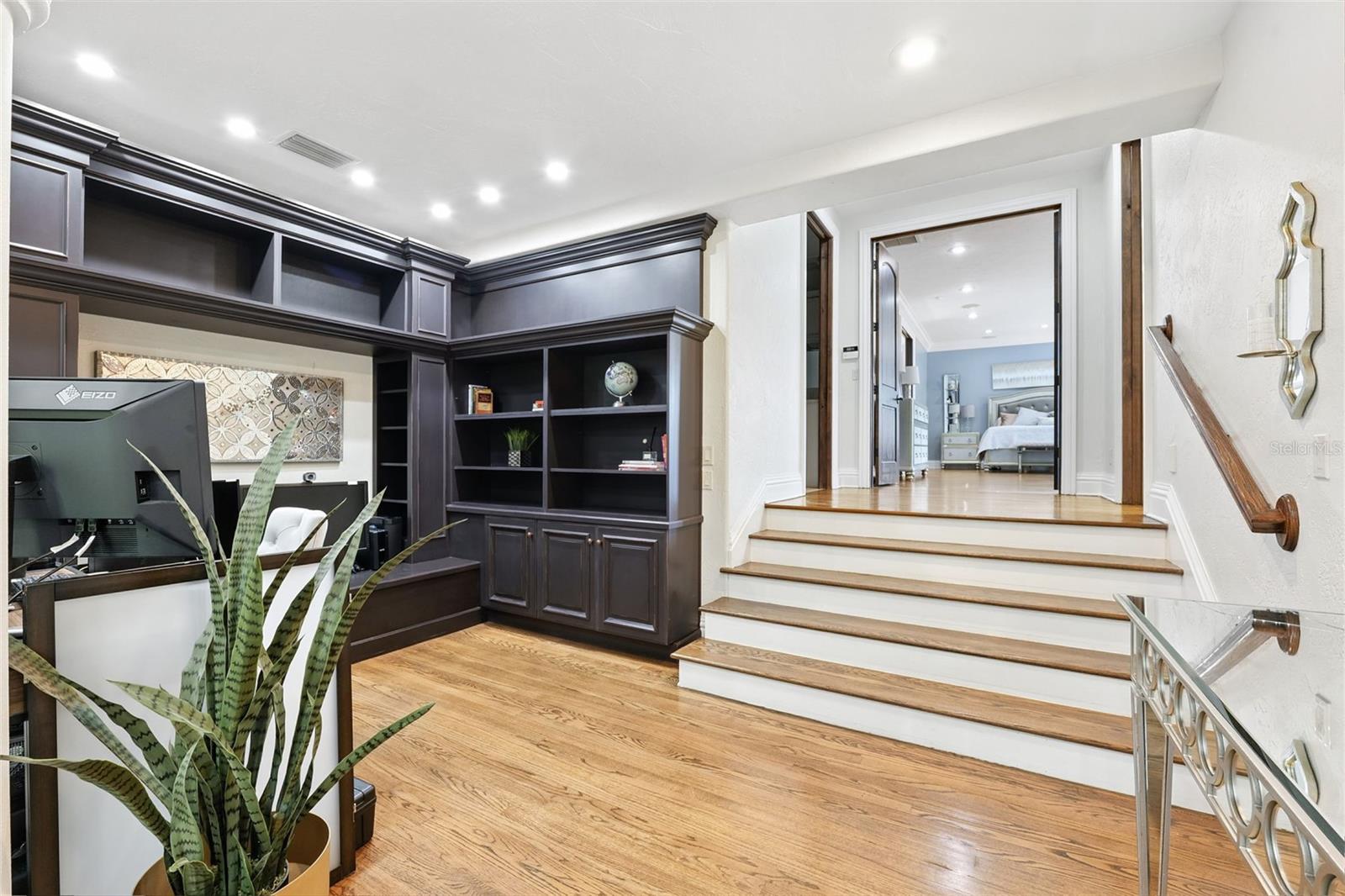 4555 W SWANN AVE, TAMPA, FL, 33609