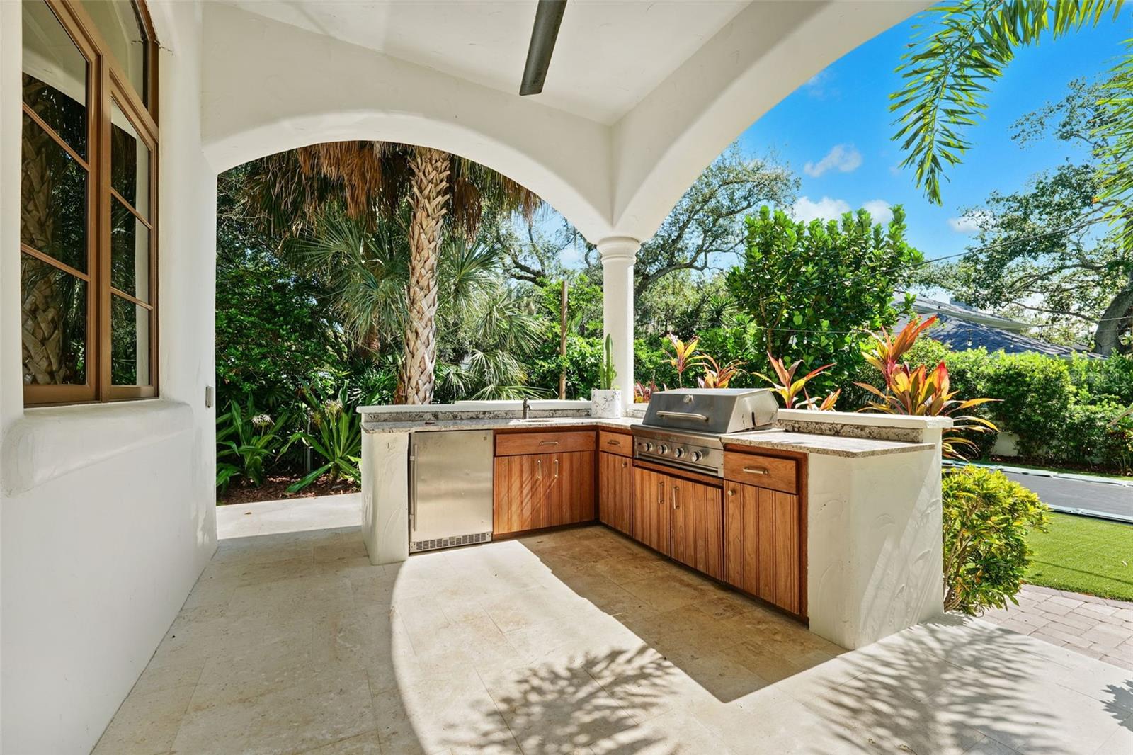 4555 W SWANN AVE, TAMPA, FL, 33609