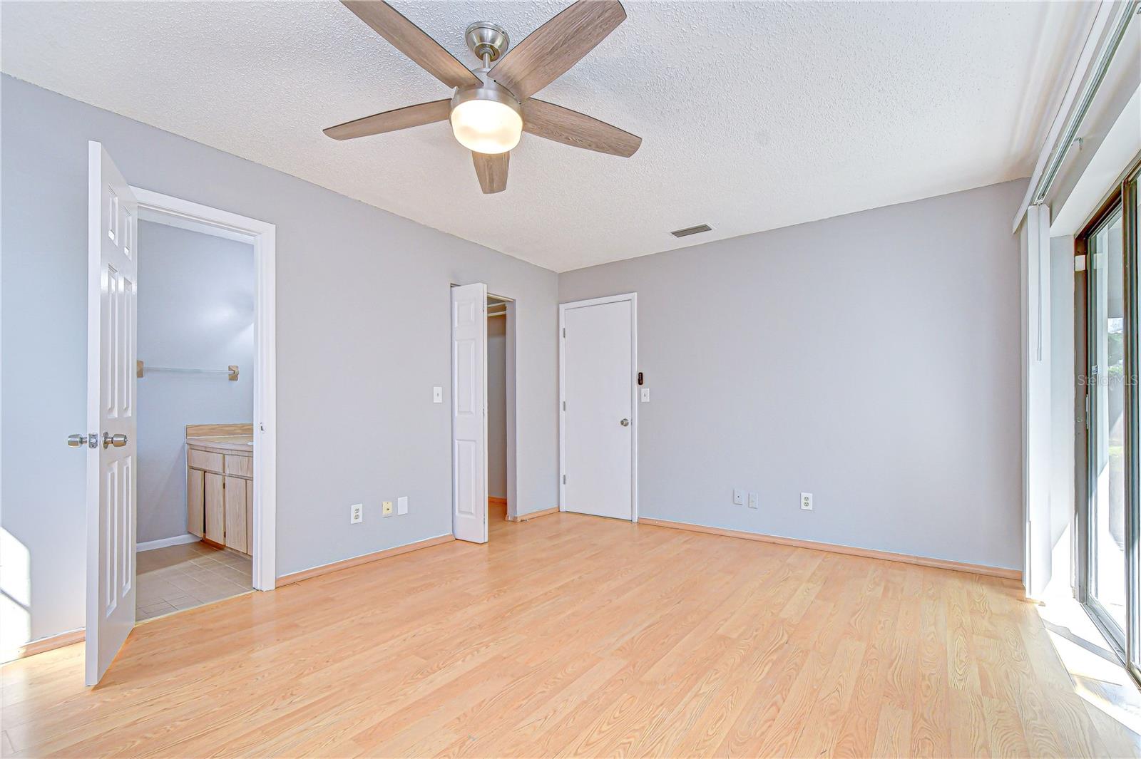 14902 SOUTHFORK DR, TAMPA, FL, 33624