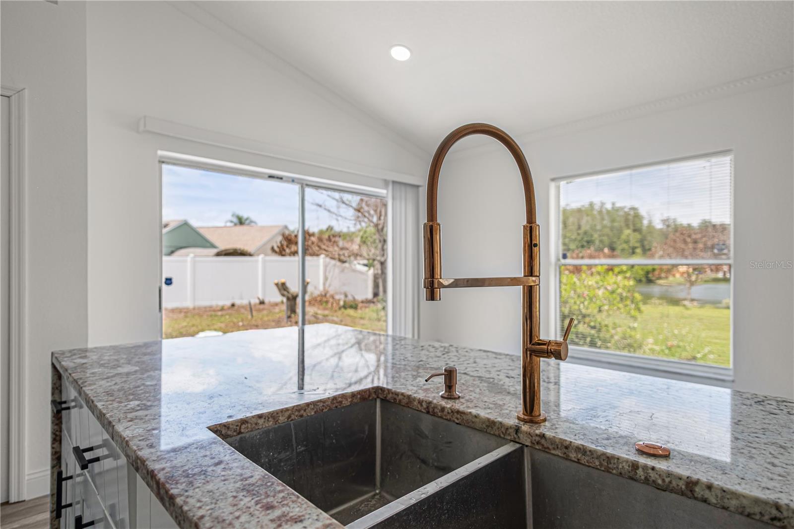 2402 AVALON CT, KISSIMMEE, FL, 34743