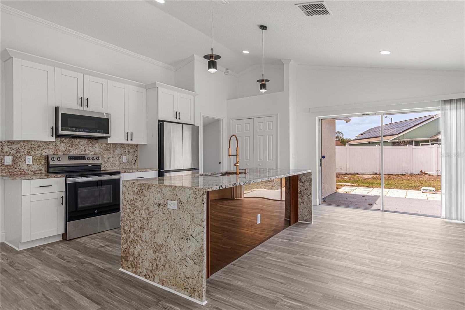 2402 AVALON CT, KISSIMMEE, FL, 34743