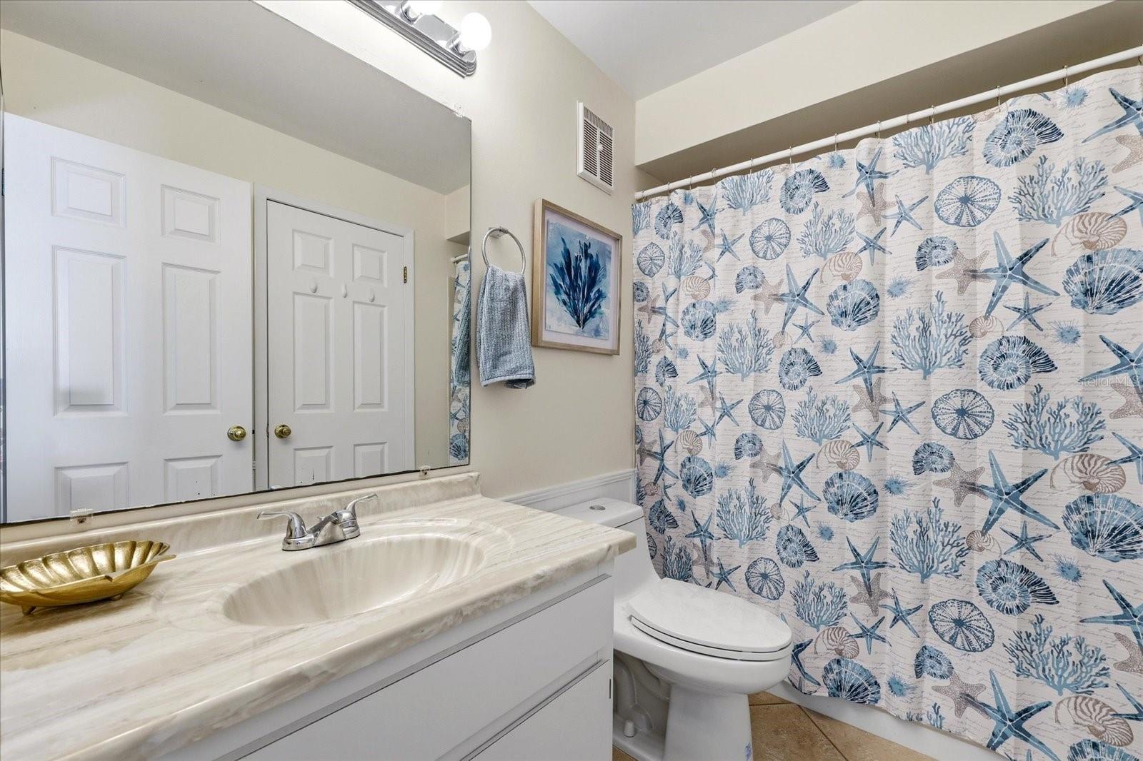 Guest Bathroom with Tub/Shower
