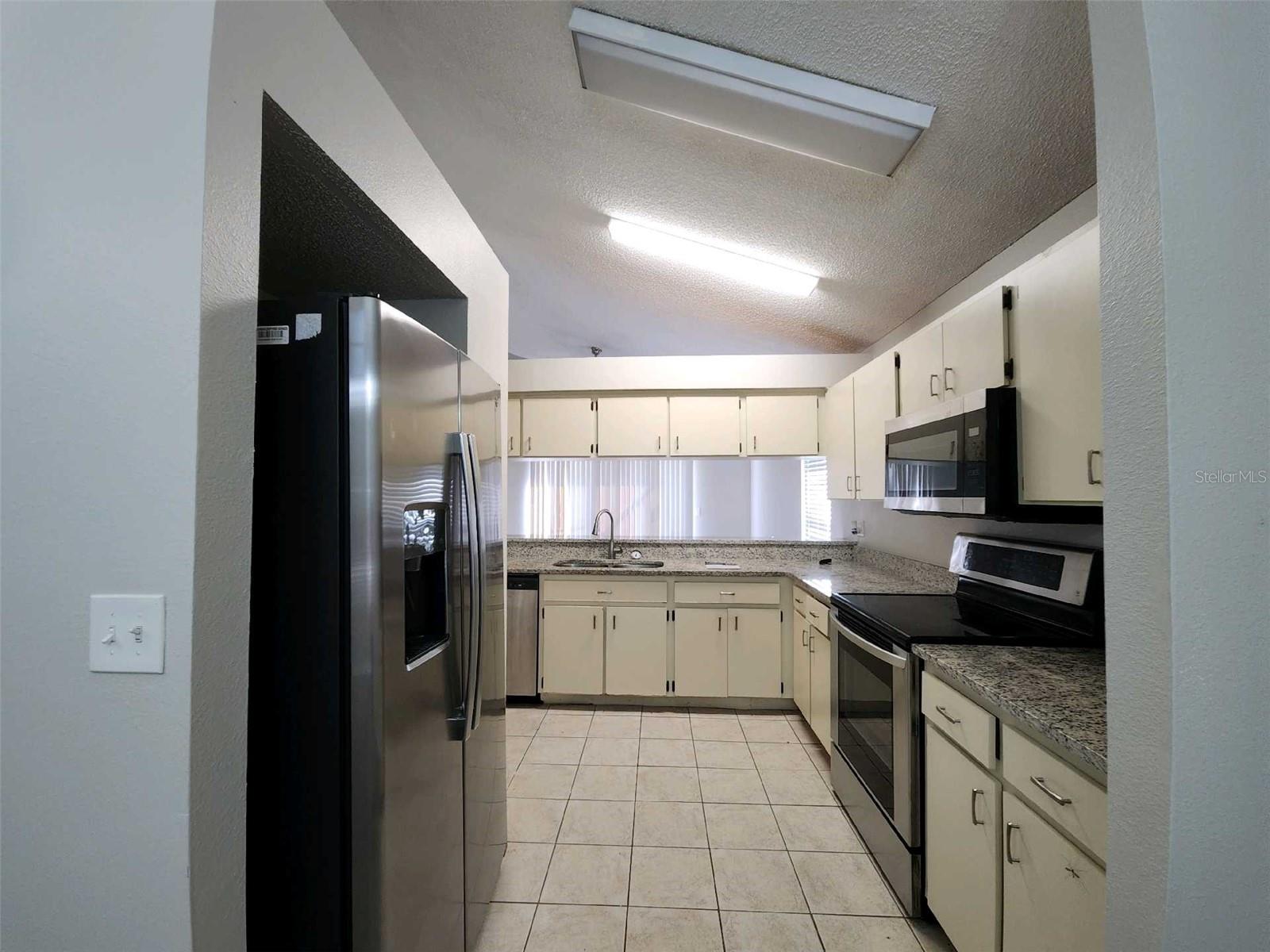 8710 TRIPLE OAKS RD, TEMPLE TERRACE, FL, 33637