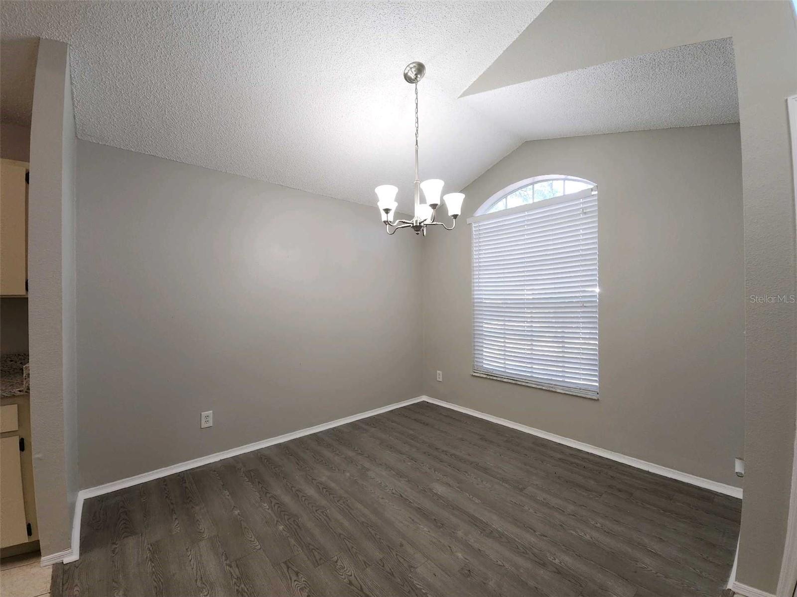 8710 TRIPLE OAKS RD, TEMPLE TERRACE, FL, 33637