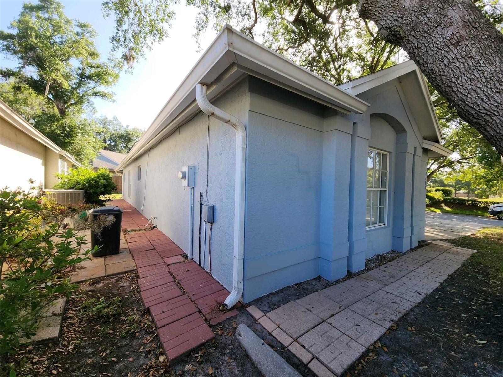 8710 TRIPLE OAKS RD, TEMPLE TERRACE, FL, 33637