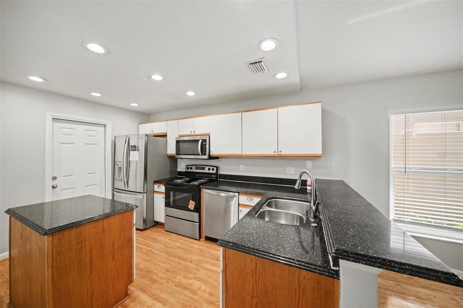 2424 CAMDEN OAKS PL, VALRICO, FL, 33594