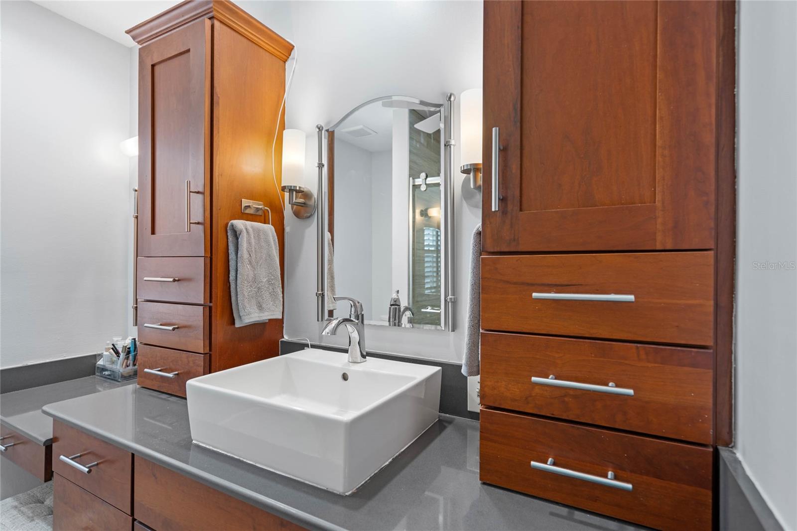 1092 SANABEL CT NE, ST PETERSBURG, FL, 33702