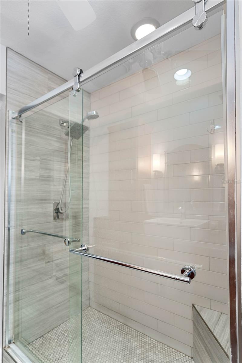 1092 SANABEL CT NE, ST PETERSBURG, FL, 33702