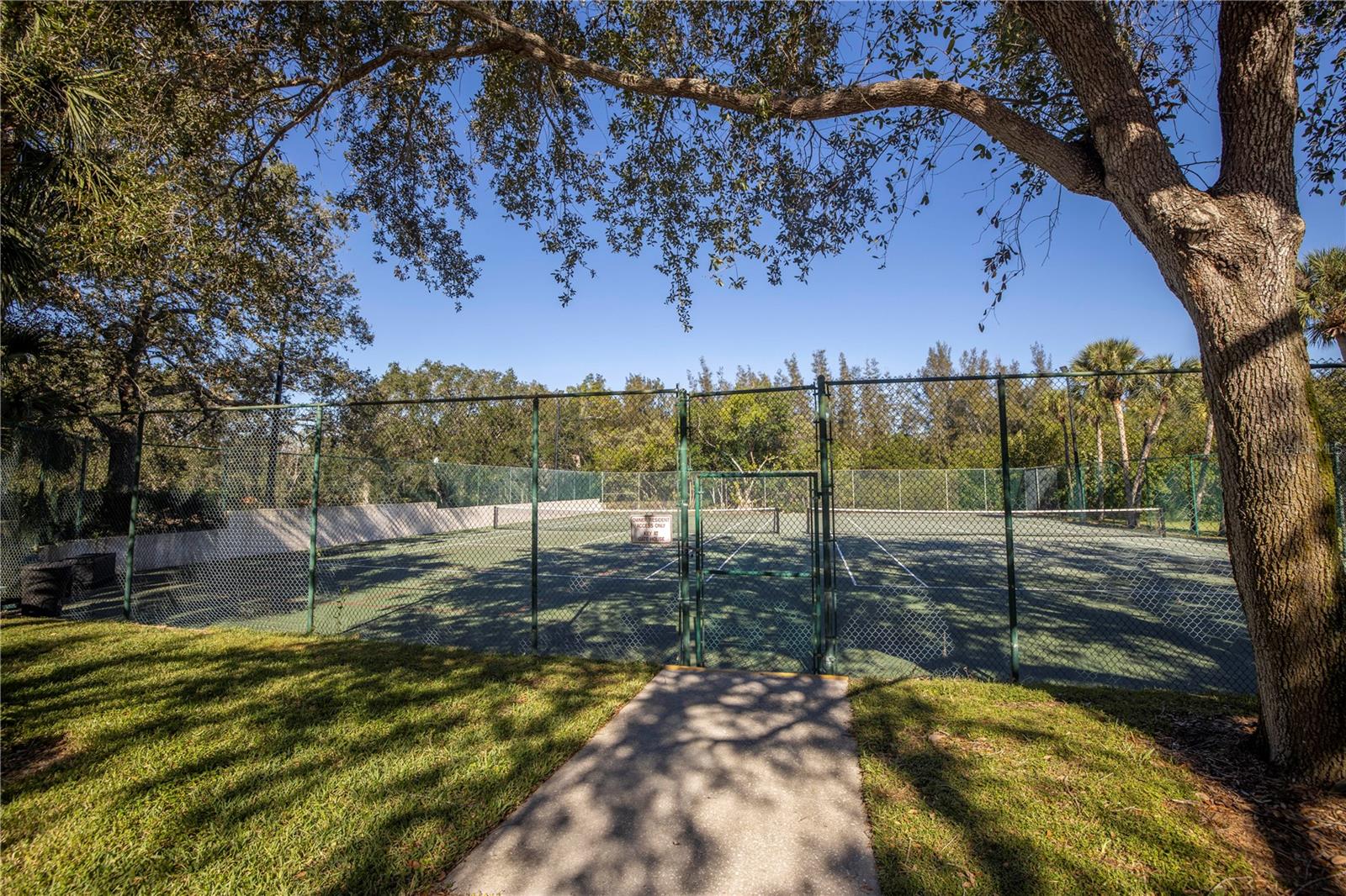 1092 SANABEL CT NE, ST PETERSBURG, FL, 33702