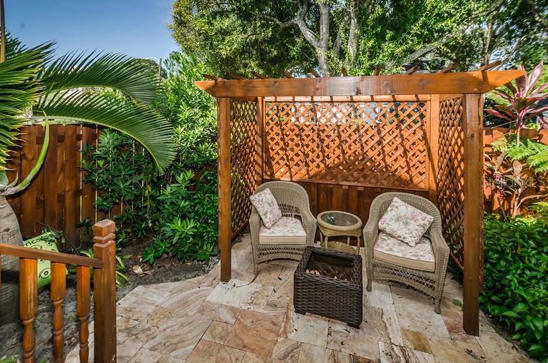 305 15TH AVE ST NE, ST PETERSBURG, FL, 33704