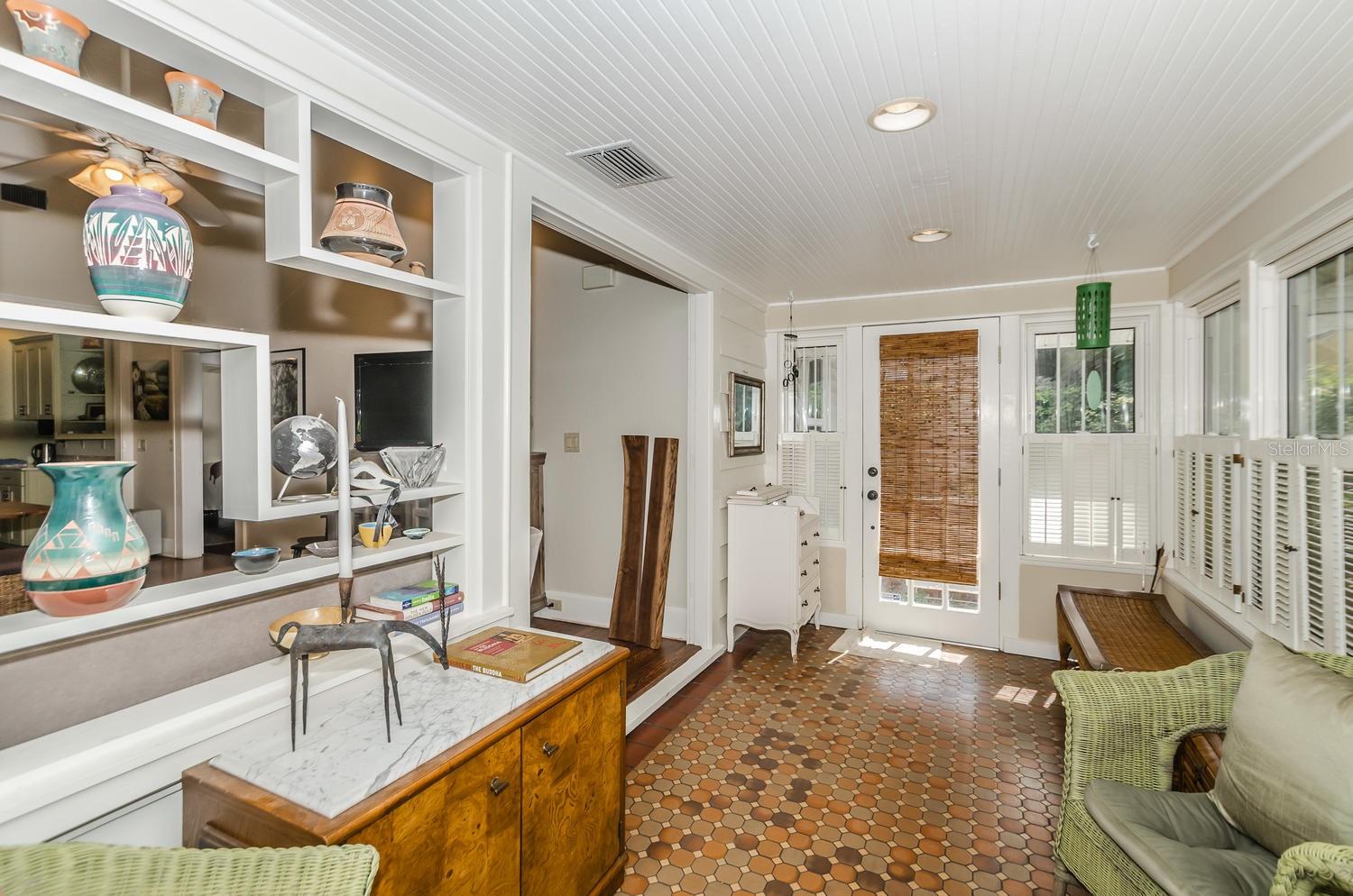 305 15TH AVE ST NE, ST PETERSBURG, FL, 33704