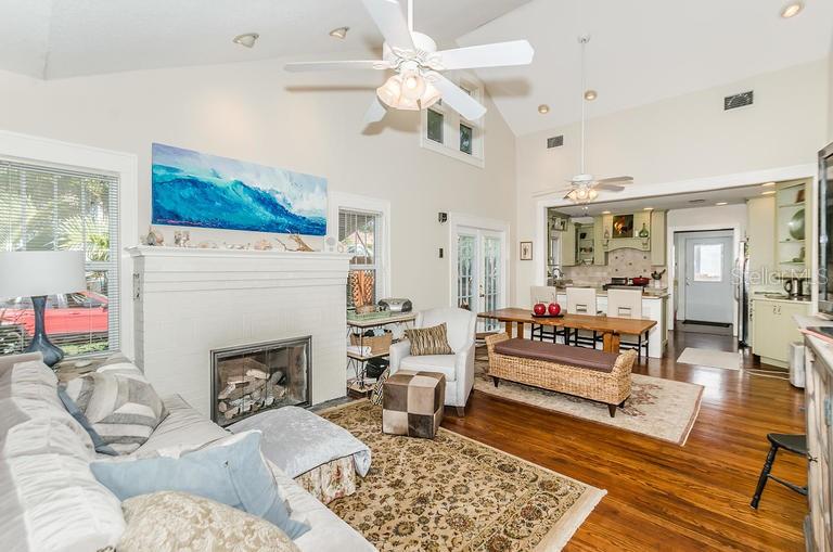 305 15TH AVE ST NE, ST PETERSBURG, FL, 33704