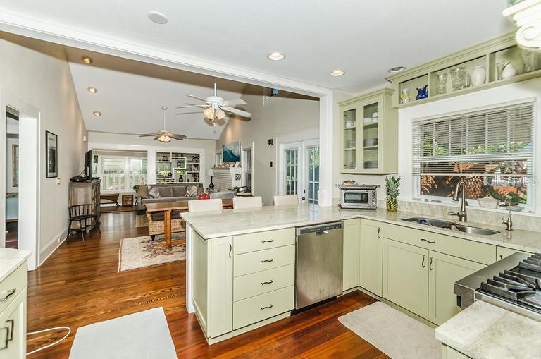 305 15TH AVE ST NE, ST PETERSBURG, FL, 33704