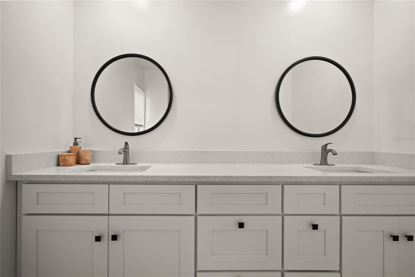 8240 OLD POST RD, PORT RICHEY, FL, 34668