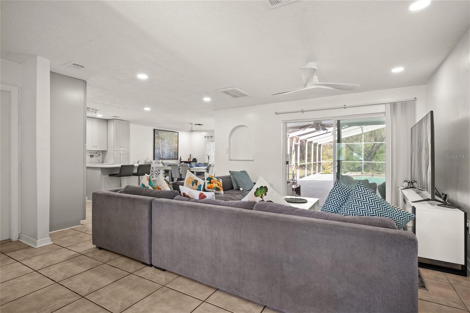 8240 OLD POST RD, PORT RICHEY, FL, 34668