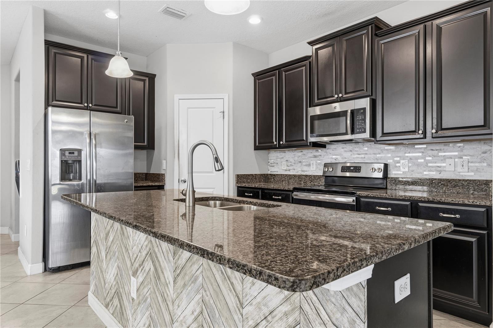 1588 LUDINGTON AVE, WESLEY CHAPEL, FL, 33543