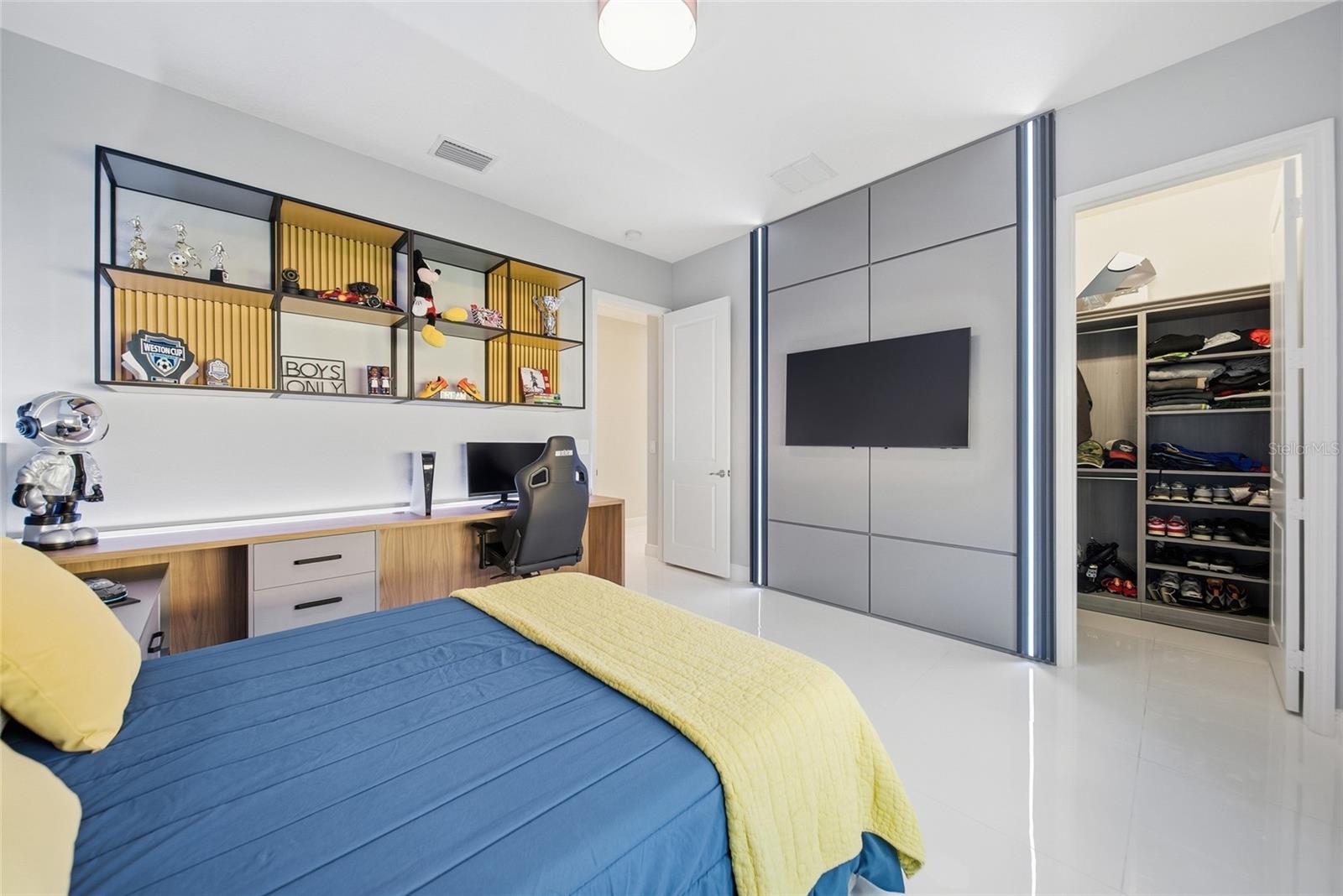 2420 COCO PALM CIR, WESLEY CHAPEL, FL, 33543