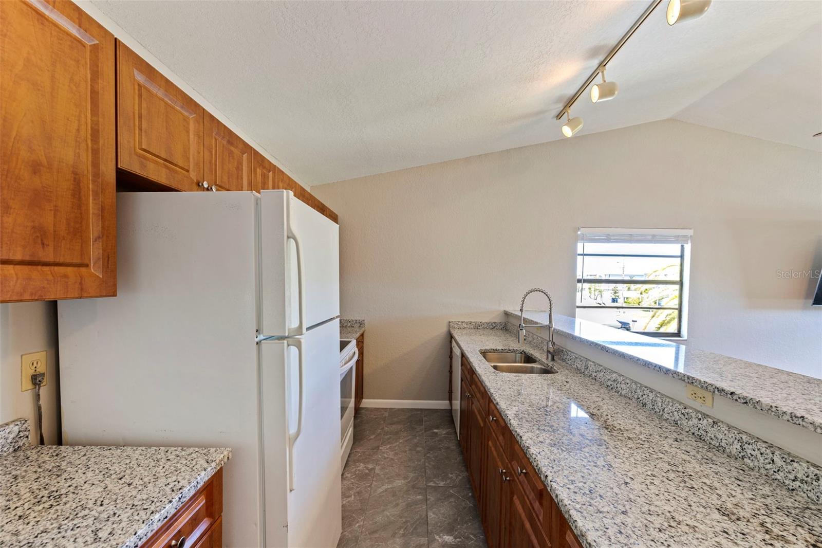 334 CROSSWINDS DR, PALM HARBOR, FL, 34683