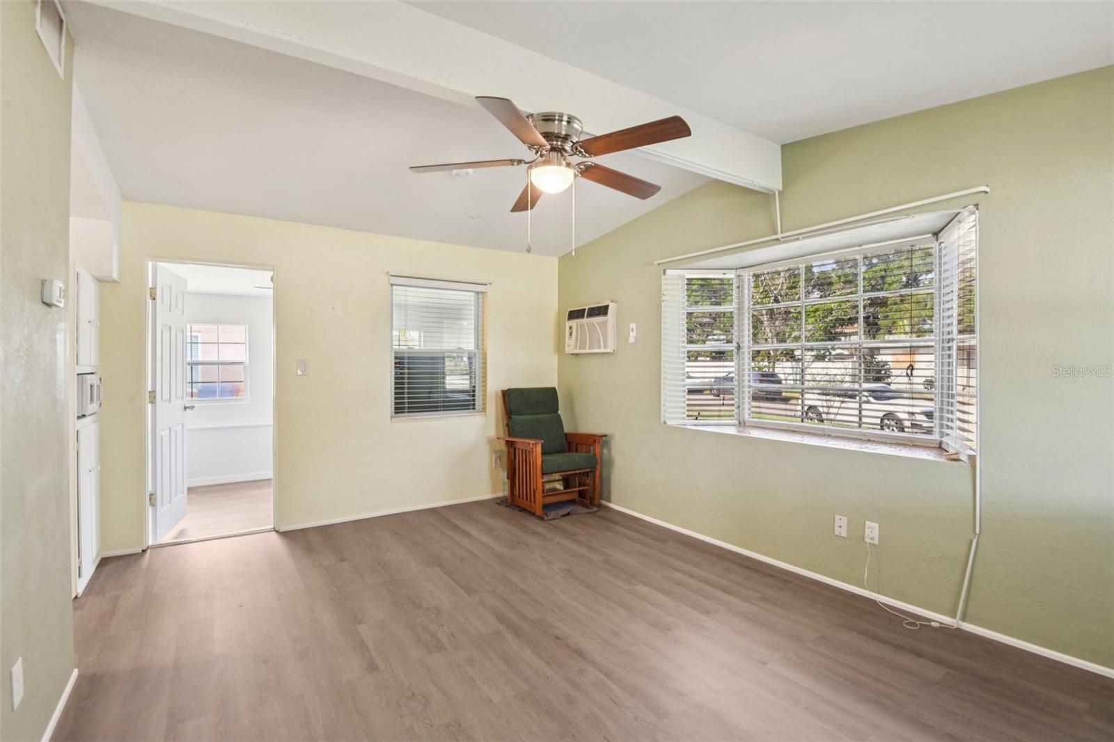 225 SE JEFFERSON CIR N, ST PETERSBURG, FL, 33703